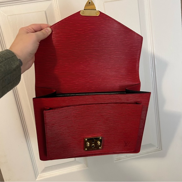 Authentic Louis Vuitton Red Epi Monceau w/ matching coin pouch - Picture 4 of 16